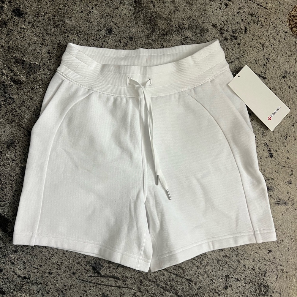 Lululemon Women’s Scuba High-Rise Short 5”